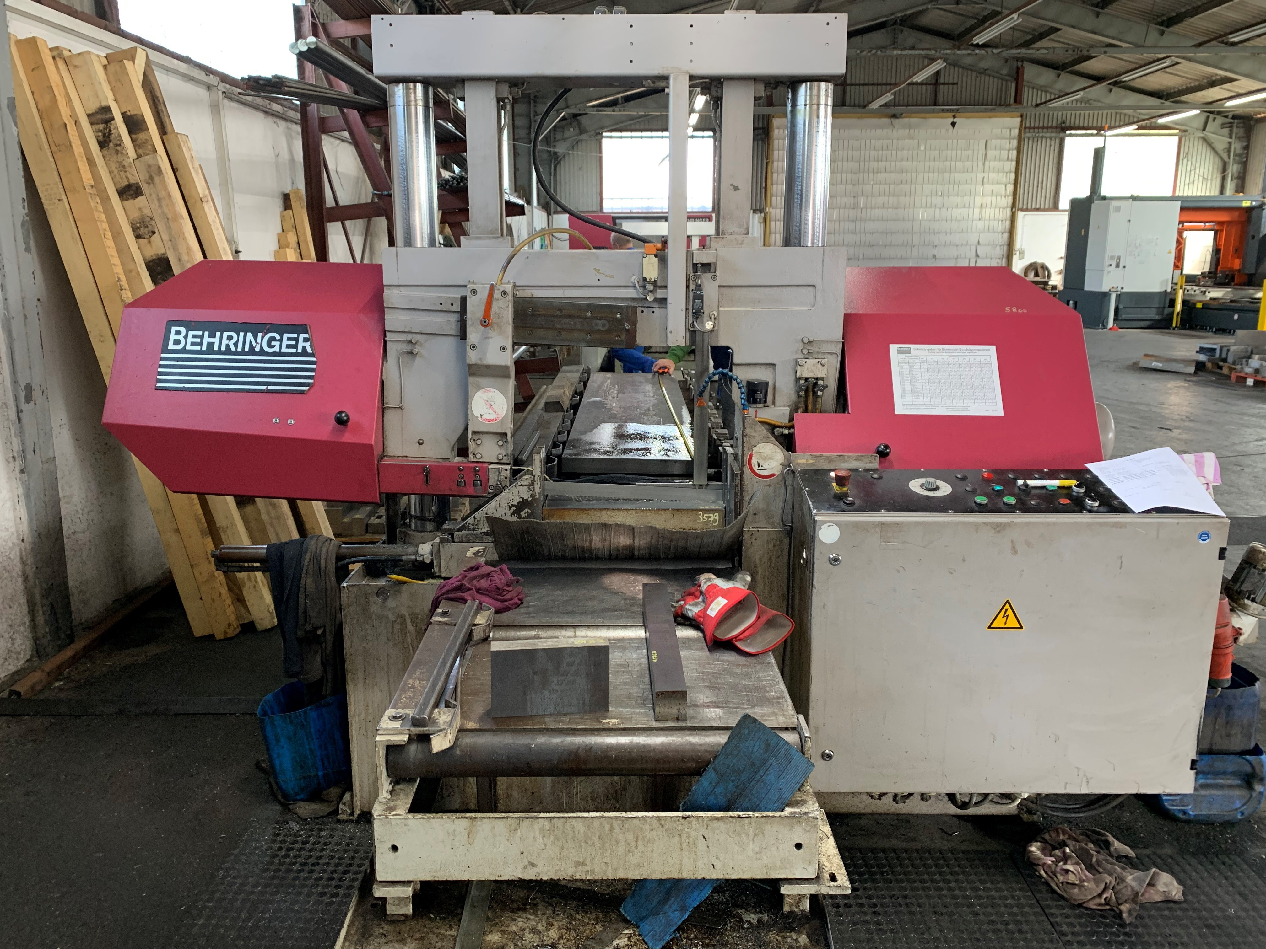 Avtomatska žaga Behringer HBP413A